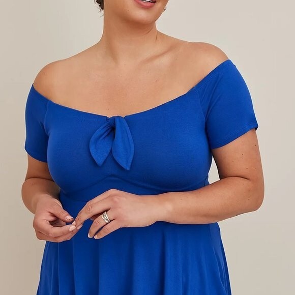 NWT Torrid 1X Blue Babydoll Super Soft Tie-Front Off-Shoulder Top Size 14-16 - Picture 3 of 6
